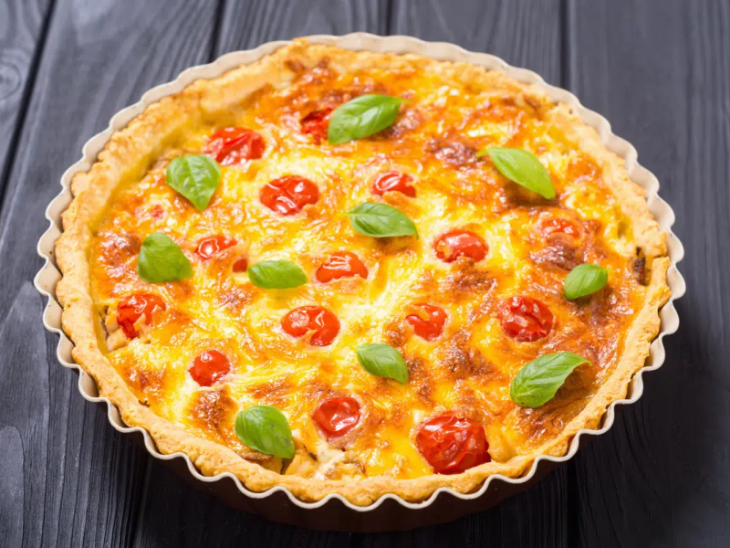 A quiche proteica é uma ótima opção para um jantar prático sem abrir mão da alimentação equilibrada (Imagem: AlexeiLogvinovich | Shutterstock) -  (crédito: EdiCase)