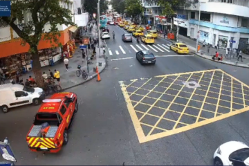 Equipes de emergência isolaram a área em Copacabana para avaliação estrutural da Defesa Civil e investigação da Polícia Civil - (crédito: Reprodução) Equipes de emergência isolaram a área em Copacabana para avaliação estrutural da Defesa Civil e investigação da Polícia Civil - (crédito: Reprodução)