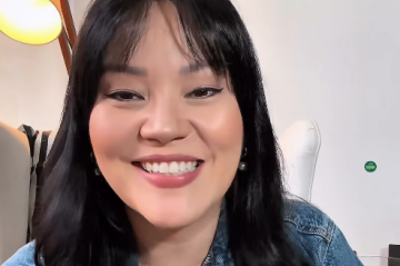 Jornalista se emocionou nos bastidores da gravação da chamada para a edição especial do programa infantil - (crédito: Reprodução/Instagram/Geovanna Tominaga) Jornalista se emocionou nos bastidores da gravação da chamada para a edição especial do programa infantil - (crédito: Reprodução/Instagram/Geovanna Tominaga)