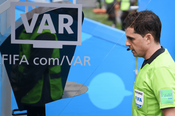 O futebol alemão tem uma longa tradição de ativismo dos torcedores, com protestos frequentes nas últimas temporadas contra os horários das partidas e os acordos com investidores - (crédito: Divulgação/FIFA) O futebol alemão tem uma longa tradição de ativismo dos torcedores, com protestos frequentes nas últimas temporadas contra os horários das partidas e os acordos com investidores - (crédito: Divulgação/FIFA)