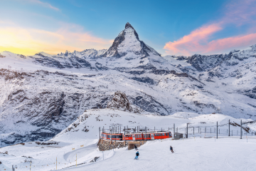 Gramado, Farellones, Ushuaia e Zermatt reúnem diferentes experiências para os viajantes que desejam aproveitar paisagens de inverno, atividades na neve e a gastronomia local (Imagem:
Guitar photographer | Shutterstock) - (crédito: EdiCase) Gramado, Farellones, Ushuaia e Zermatt reúnem diferentes experiências para os viajantes que desejam aproveitar paisagens de inverno, atividades na neve e a gastronomia local (Imagem:
Guitar photographer | Shutterstock) - (crédito: EdiCase)