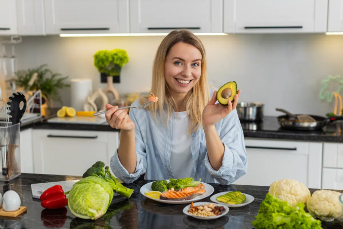 Certos alimentos podem contribuir para perda de peso, mas os benefícios estão relacionados à forma como eles participam de uma rotina alimentar equilibrada (Imagem: Andrii Iemelianenko | Shutterstock) - (crédito: EdiCase) Certos alimentos podem contribuir para perda de peso, mas os benefícios estão relacionados à forma como eles participam de uma rotina alimentar equilibrada (Imagem: Andrii Iemelianenko | Shutterstock) - (crédito: EdiCase)