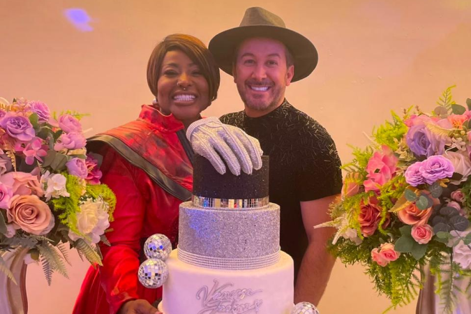 Douglas Volpy assina bolo de aniversário de Vanessa Jackson em festa inspirada em Michael Jackson - (crédito: Divulgação) Douglas Volpy assina bolo de aniversário de Vanessa Jackson em festa inspirada em Michael Jackson - (crédito: Divulgação)