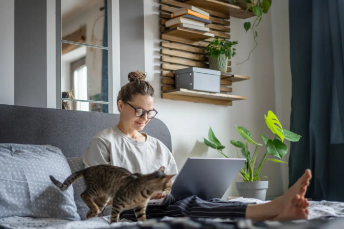 Observar como a casa é utilizada e criar pequenas transições entre as atividades pode contribuir para uma maior sensação de equilíbrio (Imagem: Olezzo | Shutterstock) - (crédito: EdiCase) Observar como a casa é utilizada e criar pequenas transições entre as atividades pode contribuir para uma maior sensação de equilíbrio (Imagem: Olezzo | Shutterstock) - (crédito: EdiCase)