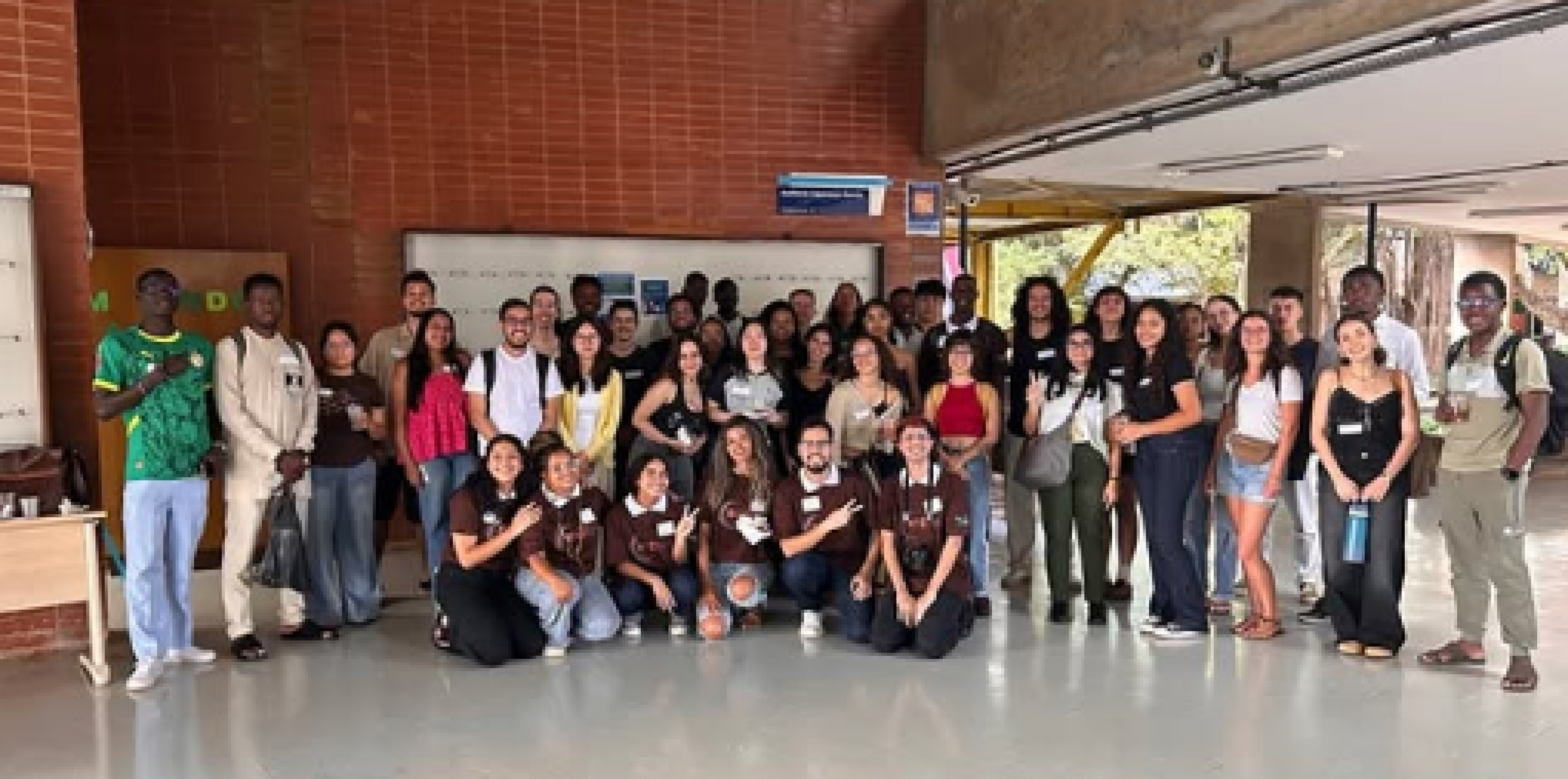 Alunos reunidos nesta sexta-feira (21/8)