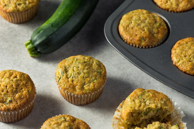 Bolinho de abobrinha (Imagem: Brent Hofacker | Shutterstock) - (crédito: EdiCase) Bolinho de abobrinha (Imagem: Brent Hofacker | Shutterstock) - (crédito: EdiCase)
