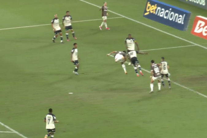 Hulk marca na vitória do Fluminense por 2 x 1 contra o Remo, pelo Brasileirão 2026, neste sábado (22/8) - (crédito: Captura de tela / reprodução / 'X' / @CazeTVOficial) Hulk marca na vitória do Fluminense por 2 x 1 contra o Remo, pelo Brasileirão 2026, neste sábado (22/8) - (crédito: Captura de tela / reprodução / 'X' / @CazeTVOficial)