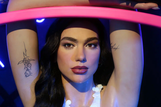 Com uma beleza que vai do natural ao marcante, Dua Lipa inspira escolhas de maquiagem que podem ser adaptadas à personalidade e às diferentes ocasiões (Imagem: John Arehart | Shutterstock) - (crédito: EdiCase) Com uma beleza que vai do natural ao marcante, Dua Lipa inspira escolhas de maquiagem que podem ser adaptadas à personalidade e às diferentes ocasiões (Imagem: John Arehart | Shutterstock) - (crédito: EdiCase)