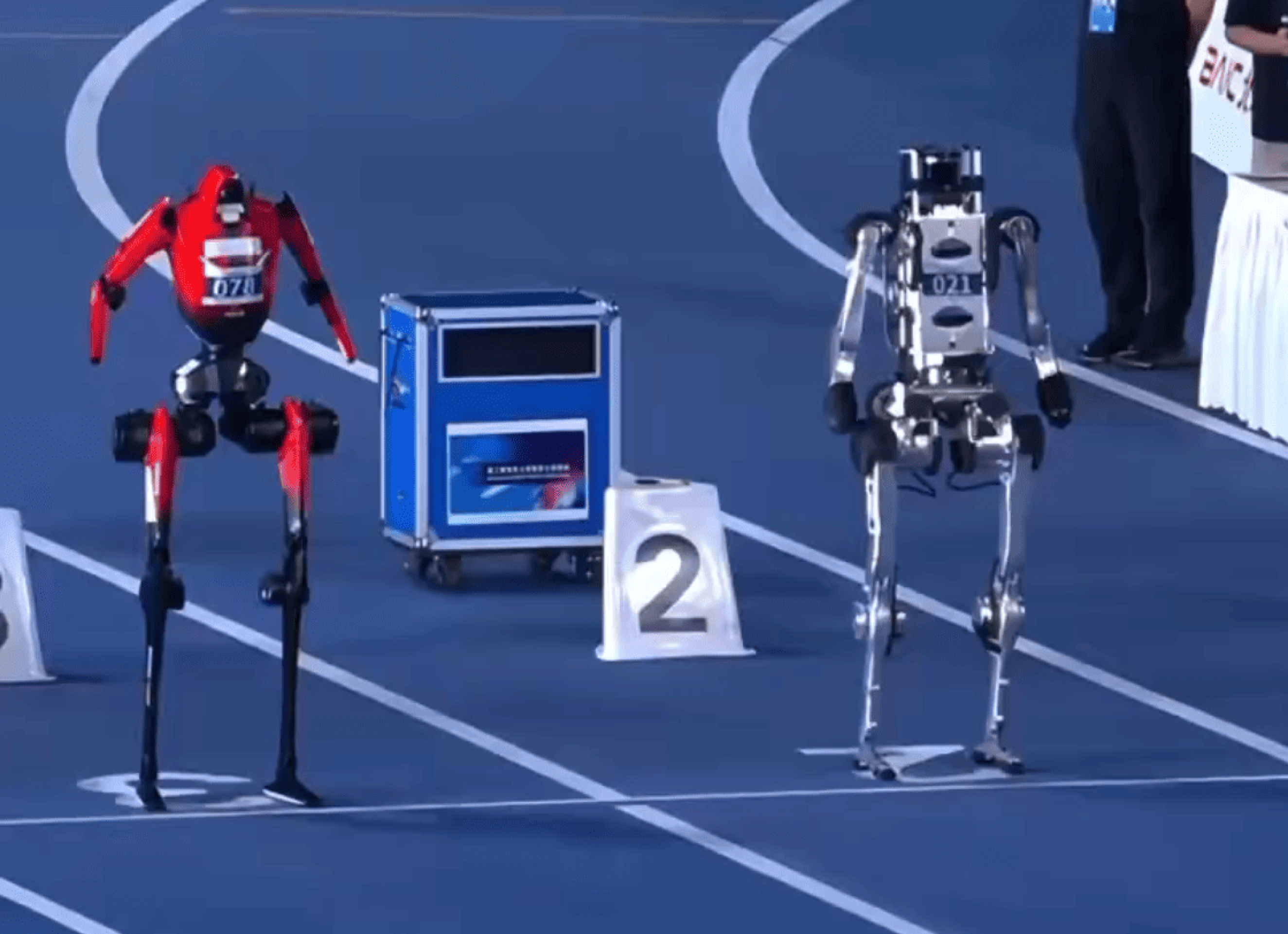 Robô corre 100 metros em 9,32 segundos e supera marca de Usain Bolt