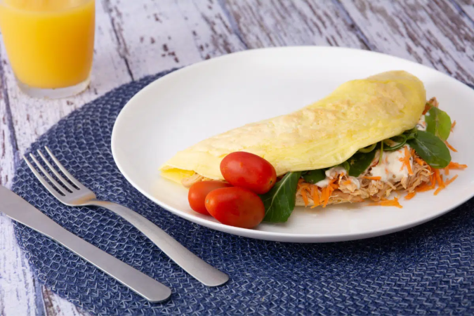 Crepioca recheada com frango (Imagem: Best Food Photos | Shutterstock) - (crédito: EdiCase) Crepioca recheada com frango (Imagem: Best Food Photos | Shutterstock) - (crédito: EdiCase)