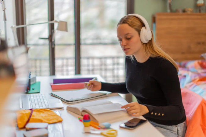 Organização e constância podem ajudar estudantes a aproveitar melhor o período de preparação para o Enem (Imagem: Basilico Studio Stock | Shutterstock) - (crédito: EdiCase) Organização e constância podem ajudar estudantes a aproveitar melhor o período de preparação para o Enem (Imagem: Basilico Studio Stock | Shutterstock) - (crédito: EdiCase)