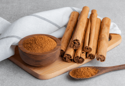 A canela é rica em compostos bioativos que podem favorecer diferentes aspectos da saúde (Imagem: Annmell_sun | Shutterstock) -  (crédito: EdiCase) -A canela é rica em compostos bioativos que podem favorecer diferentes aspectos da saúde (Imagem: Annmell_sun | Shutterstock) -  (crédito: EdiCase)