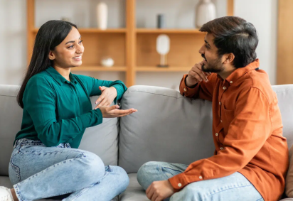 Quando agradar aos outros vira prioridade, você pode deixar de lado suas vontades e até mudar aspectos da própria personalidade (Imagem: Prostock-studio | Shutterstock) -  (crédito: EdiCase) -Quando agradar aos outros vira prioridade, você pode deixar de lado suas vontades e até mudar aspectos da própria personalidade (Imagem: Prostock-studio | Shutterstock) -  (crédito: EdiCase)