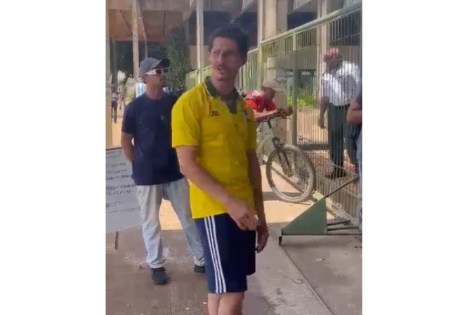 Vídeos obtidos pelo Correio mostram Leão discutindo com pessoas na UnB nesta quarta-feira (26/8) - (crédito: Material cedido ao Correio) Vídeos obtidos pelo Correio mostram Leão discutindo com pessoas na UnB nesta quarta-feira (26/8) - (crédito: Material cedido ao Correio)