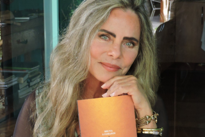 Bruna Lombardi autografa Diário do Grande Sertão e Mulheres que sentem espíritos - (crédito: Carlos Alberto Riccelli) Bruna Lombardi autografa Diário do Grande Sertão e Mulheres que sentem espíritos - (crédito: Carlos Alberto Riccelli)