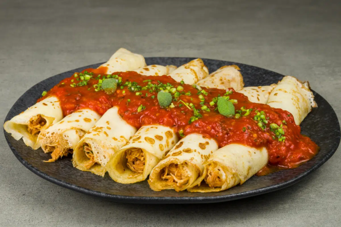 Panqueca de frango desfiado (Imagem: ThiagoSantos | Shutterstock) - (crédito: EdiCase) Panqueca de frango desfiado (Imagem: ThiagoSantos | Shutterstock) - (crédito: EdiCase)