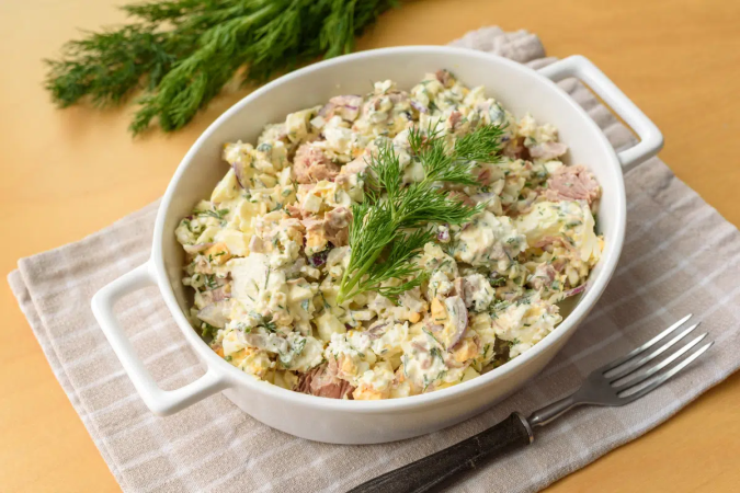 Salada de ovo com atum (Imagem: vivooo | Shutterstock) - (crédito: EdiCase) Salada de ovo com atum (Imagem: vivooo | Shutterstock) - (crédito: EdiCase)