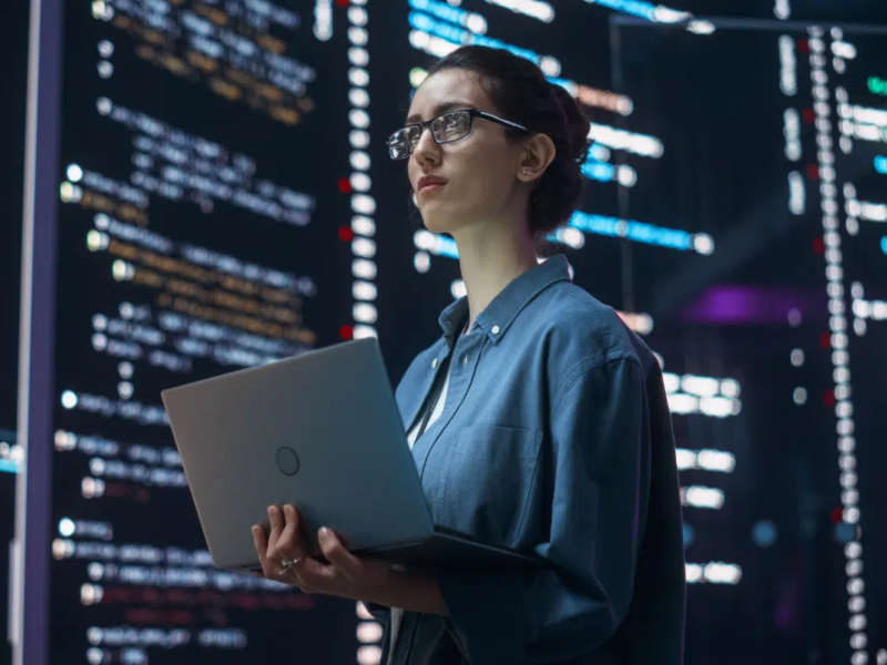 Empreendedores e executivos precisam compreender melhor os impactos financeiros, jurídicos, reputacionais e estratégicos da inteligência artificial nos negócios (Imagem: Gorodenkoff | Shutterstock) -  (crédito: EdiCase)