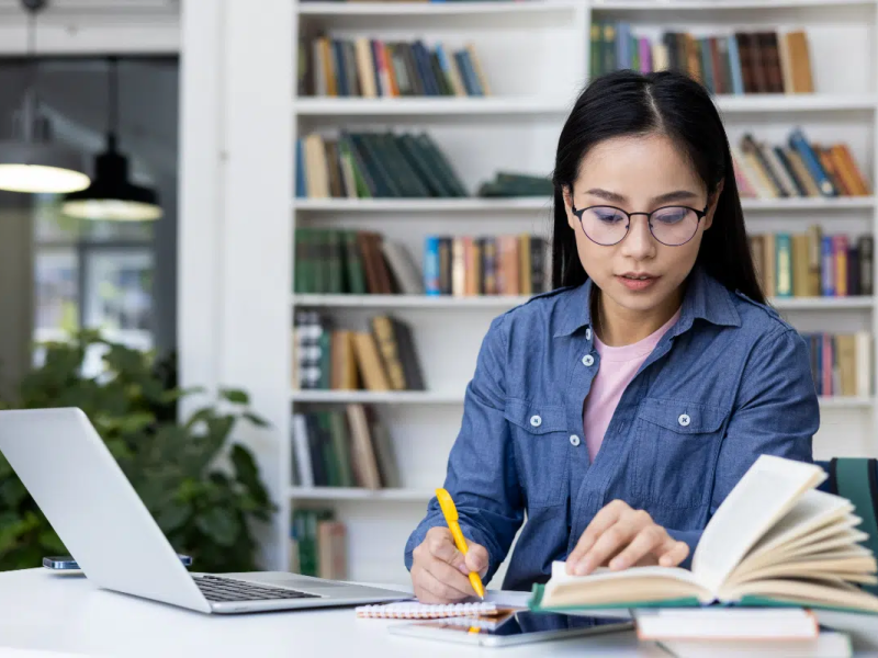 A proximidade da prova pede uma rotina organizada, com foco nas prioridades e espaço para o descanso (Imagem: voronaman | Shutterstock)  -  (crédito: EdiCase)