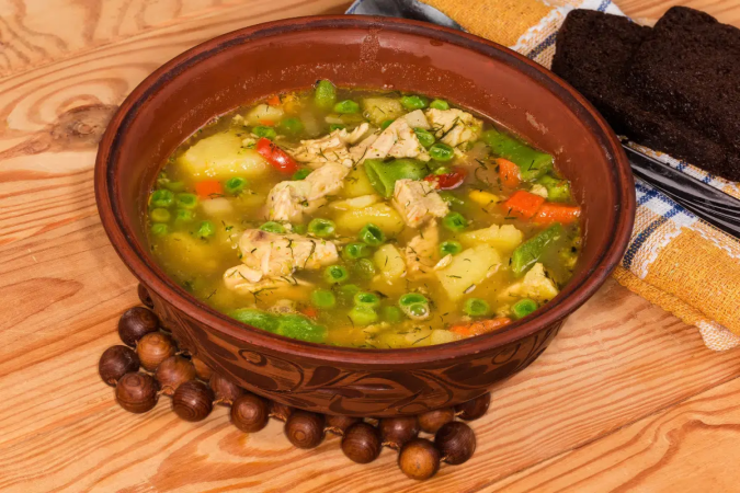 Sopa de frango com legumes (Imagem: anmbph | Shutterstock)
- (crédito: EdiCase) Sopa de frango com legumes (Imagem: anmbph | Shutterstock)
- (crédito: EdiCase)