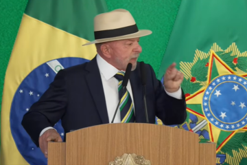 Na cerimônia, Lula afirmou que 'zerar' a fila do INSS significa garantir aos trabalhadores resposta sobre o benefício em até 45 dias, prazo previsto em lei - (crédito: Youtube/Lula) Na cerimônia, Lula afirmou que 'zerar' a fila do INSS significa garantir aos trabalhadores resposta sobre o benefício em até 45 dias, prazo previsto em lei - (crédito: Youtube/Lula)