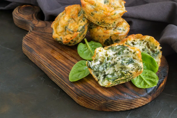 Muffin de espinafre e brócolis (Imagem: Julia Sedaeva | Shutterstock) - (crédito: EdiCase) Muffin de espinafre e brócolis (Imagem: Julia Sedaeva | Shutterstock) - (crédito: EdiCase)
