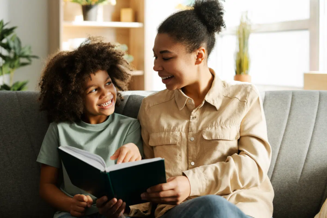 Atividades simples podem ajudar a criança a reconhecer, nomear e expressar diferentes emoções no dia a dia (Imagem: AYO Production | Shutterstock) - (crédito: EdiCase) Atividades simples podem ajudar a criança a reconhecer, nomear e expressar diferentes emoções no dia a dia (Imagem: AYO Production | Shutterstock) - (crédito: EdiCase)