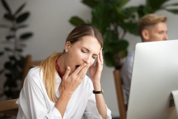 A forma como as refeições são organizadas pode influenciar a disposição ao longo do dia (Imagem: fizkes | Shutterstock) - (crédito: EdiCase) A forma como as refeições são organizadas pode influenciar a disposição ao longo do dia (Imagem: fizkes | Shutterstock) - (crédito: EdiCase)