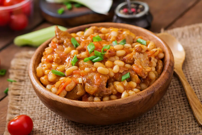 Feijão-jalo com carne e tomate (Imagem: Timolina | Shutterstock) - (crédito: EdiCase) Feijão-jalo com carne e tomate (Imagem: Timolina | Shutterstock) - (crédito: EdiCase)