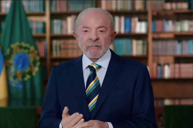 No pronunciamento de rádio e TV, Lula defendeu temas como a soberania nacional, a valorização de riquezas nacionais e o objetivo de perseguir a justiça social - (crédito: Reprodução/Youtube Lula) No pronunciamento de rádio e TV, Lula defendeu temas como a soberania nacional, a valorização de riquezas nacionais e o objetivo de perseguir a justiça social - (crédito: Reprodução/Youtube Lula)