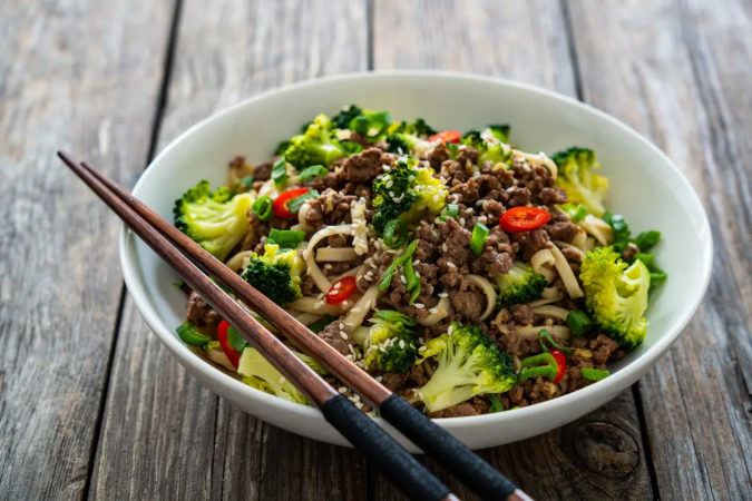 Macarrão com carne moída e brócolis(Imagem: Jacek Chabraszewski | Shutterstock)
- (crédito: EdiCase) Macarrão com carne moída e brócolis(Imagem: Jacek Chabraszewski | Shutterstock)
- (crédito: EdiCase)