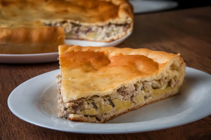 Torta proteica de carne moída com alho-poró (Imagem: 3DMart | Shutterstock) - (crédito: EdiCase) Torta proteica de carne moída com alho-poró (Imagem: 3DMart | Shutterstock) - (crédito: EdiCase)