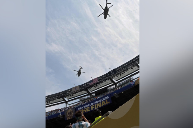 Helicópteros sobrevoam o MetLife Stadium, em Nova Jersey/Nova York, na final da Copa do Mundo entre Espanha e Argentina: segurança é um trauma no país marcado pelo 11 de Setembro