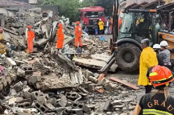A estrutura, localizada na Rua Tequici, no bairro da Penha, ruiu por volta das 2h -  (crédito: Reprodução)