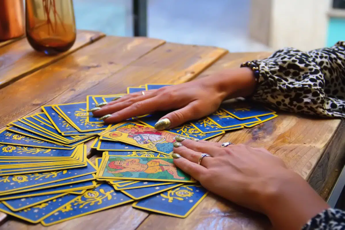 Algumas cartas mostram que o sábado será produtivo e cheio de possibilidades, enquanto outras pedem cuidado com sobrecarga (Imagem: Daria Zelenska | Shutterstock) - (crédito: EdiCase) Algumas cartas mostram que o sábado será produtivo e cheio de possibilidades, enquanto outras pedem cuidado com sobrecarga (Imagem: Daria Zelenska | Shutterstock) - (crédito: EdiCase)