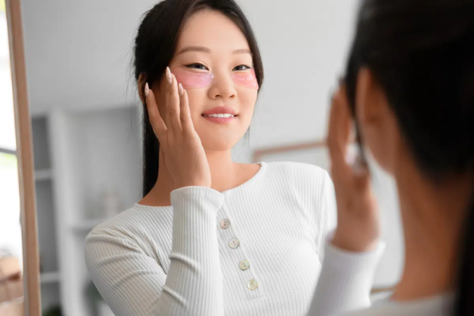 O aspecto da região abaixo dos olhos pode mudar conforme a idade, os hábitos e outros fatores (Imagem: Pixel-Shot | Shutterstock) - (crédito: EdiCase) O aspecto da região abaixo dos olhos pode mudar conforme a idade, os hábitos e outros fatores (Imagem: Pixel-Shot | Shutterstock) - (crédito: EdiCase)