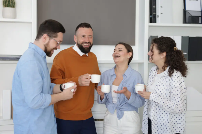 Com o consumo recorrente, empresas podem ajustar a estrutura conforme suas necessidades e manter o café disponível durante toda a jornada de trabalho (Imagem: New Africa | Shutterstock) - (crédito: EdiCase) Com o consumo recorrente, empresas podem ajustar a estrutura conforme suas necessidades e manter o café disponível durante toda a jornada de trabalho (Imagem: New Africa | Shutterstock) - (crédito: EdiCase)