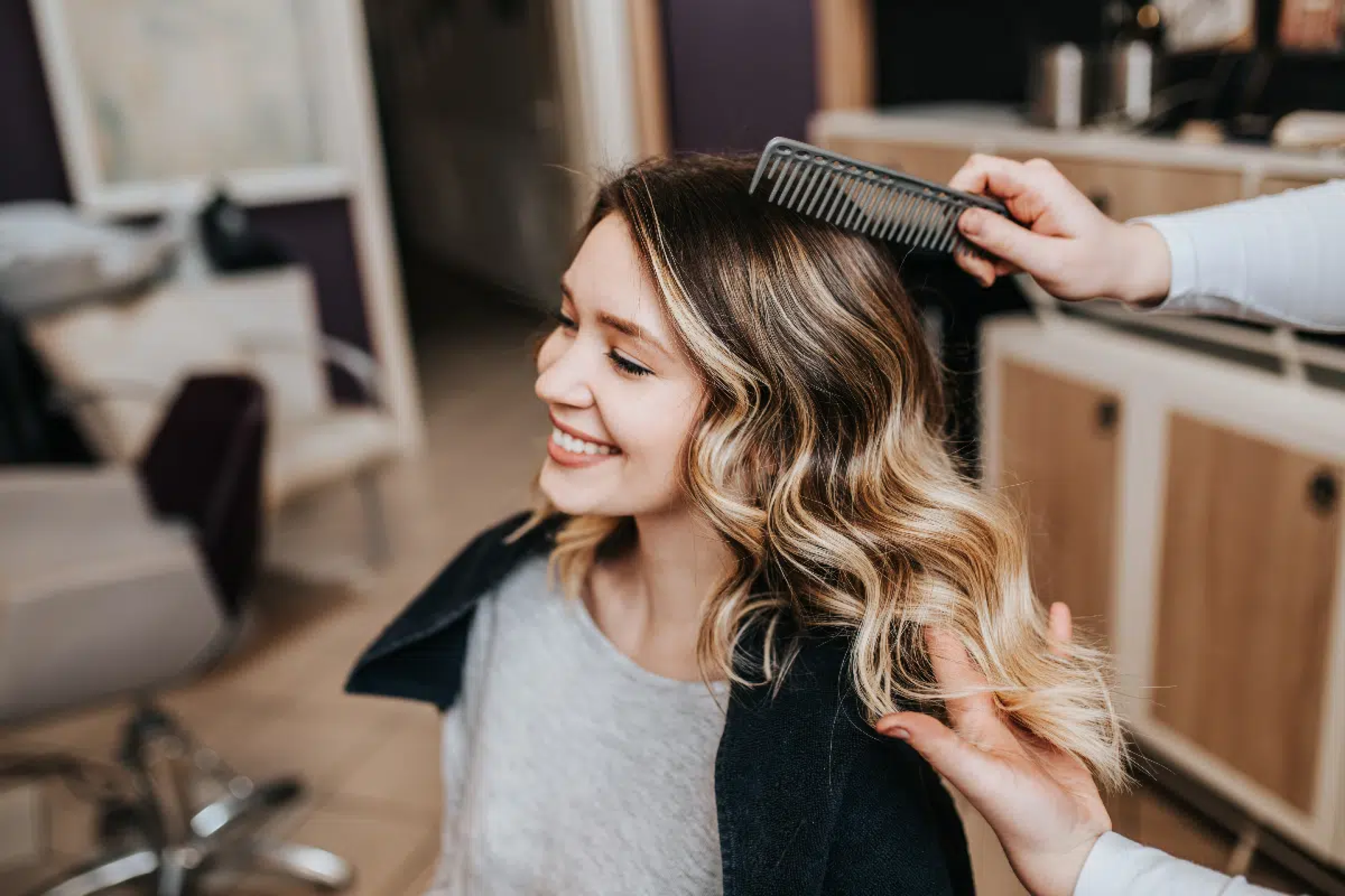 Fez luzes ou mechas? Veja 6 cuidados para evitar danos aos cabelos