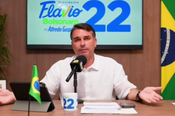 Crítica à ação de Trovão foi feita durante live do presidenciável do PL - (crédito: Reprodução/Youtube TV Celular Flávio Bolsonaro) Crítica à ação de Trovão foi feita durante live do presidenciável do PL - (crédito: Reprodução/Youtube TV Celular Flávio Bolsonaro)