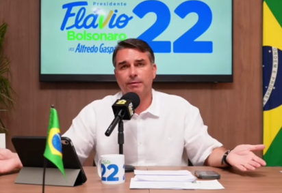 Crítica à ação de Trovão foi feita durante live do presidenciável do PL -  (crédito: Reprodução/Youtube TV Celular Flávio Bolsonaro) -Crítica à ação de Trovão foi feita durante live do presidenciável do PL -  (crédito: Reprodução/Youtube TV Celular Flávio Bolsonaro)