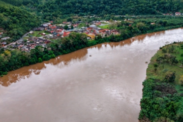 As águas já começaram a baixar em Eldorado, segundo a Defesa Civil do município. - (crédito: Reprodução/Instagram @prefeituradeeldoradosp) As águas já começaram a baixar em Eldorado, segundo a Defesa Civil do município. - (crédito: Reprodução/Instagram @prefeituradeeldoradosp)