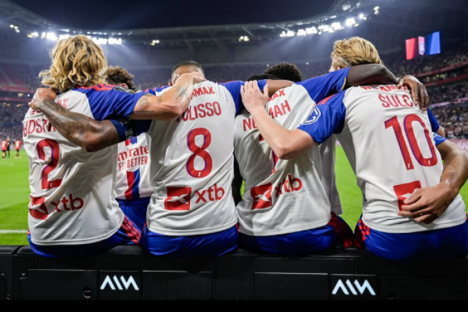 Equipe do Lyon comemora vitória pelo Campeonato Francês - (crédito: Reprodução / Instagram / @ol) Equipe do Lyon comemora vitória pelo Campeonato Francês - (crédito: Reprodução / Instagram / @ol)