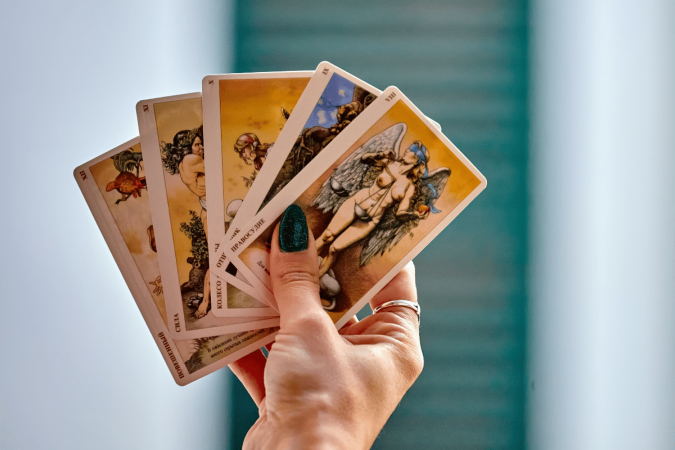 O tarot indica uma semana de decisões importantes e novas experiências para os signos (Imagem: Daria Zelenska | Shutterstock) - (crédito: EdiCase) O tarot indica uma semana de decisões importantes e novas experiências para os signos (Imagem: Daria Zelenska | Shutterstock) - (crédito: EdiCase)