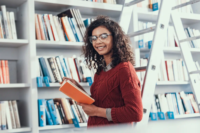 A escolha dos livros tem papel estratégico na formação do repertório sociocultural dos estudantes (Imagem: Olena Yakobchuk | Shutterstock) - (crédito: EdiCase) A escolha dos livros tem papel estratégico na formação do repertório sociocultural dos estudantes (Imagem: Olena Yakobchuk | Shutterstock) - (crédito: EdiCase)