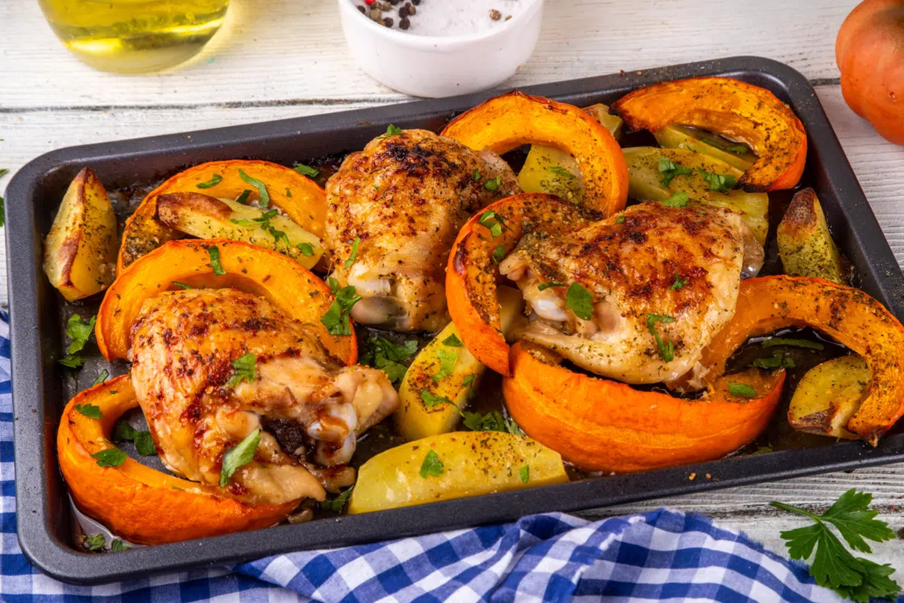 3 receitas de frango assado para deixar o jantar mais saudável e proteico