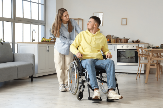 Mudanças na rotina e no ambiente podem facilitar os cuidados com pessoas com mobilidade reduzida (Imagem: Pixel-Shot | Shutterstock) - (crédito: EdiCase) Mudanças na rotina e no ambiente podem facilitar os cuidados com pessoas com mobilidade reduzida (Imagem: Pixel-Shot | Shutterstock) - (crédito: EdiCase)