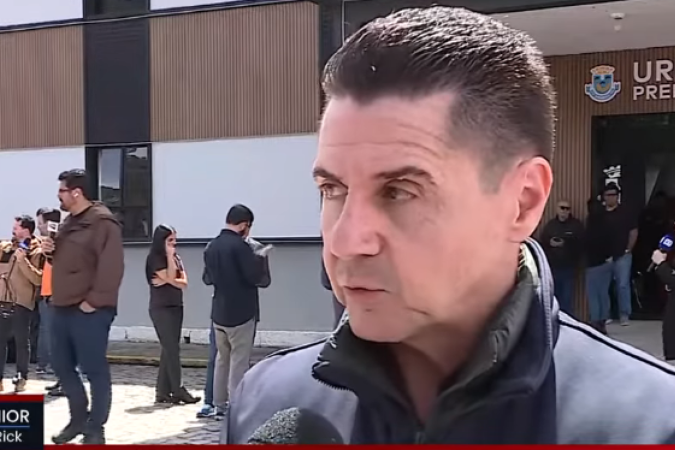 Durante entrevista logo após a confirmação da morte de Rick e dos outros quatro ocupantes da aeronave, Beltrão contou que o artista chegou a insistir para que ele embarcasse no helicóptero - (crédito: Reprodução/BandNews TV) Durante entrevista logo após a confirmação da morte de Rick e dos outros quatro ocupantes da aeronave, Beltrão contou que o artista chegou a insistir para que ele embarcasse no helicóptero - (crédito: Reprodução/BandNews TV)