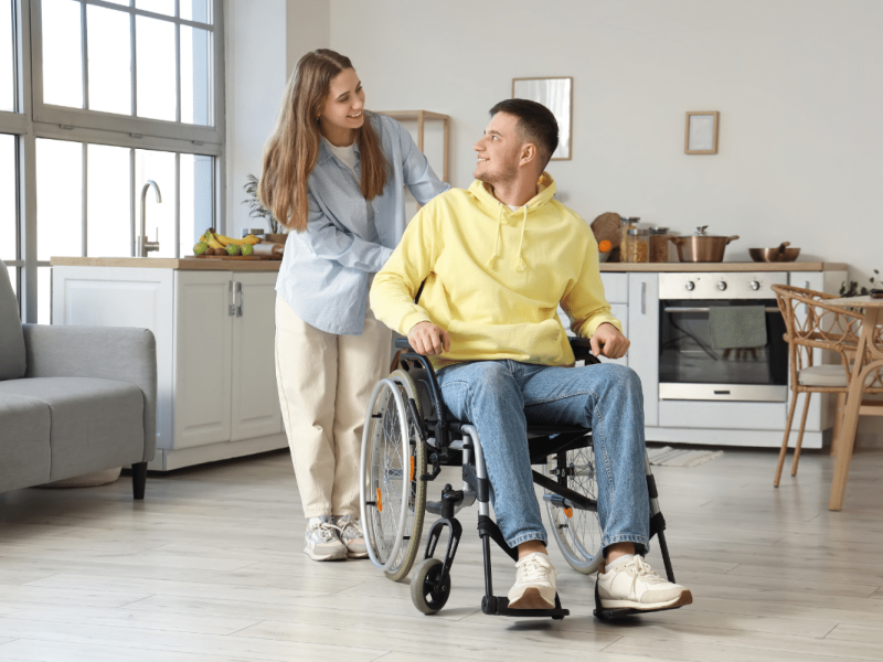 Mudanças na rotina e no ambiente podem facilitar os cuidados com pessoas com mobilidade reduzida (Imagem: Pixel-Shot | Shutterstock) -  (crédito: EdiCase)