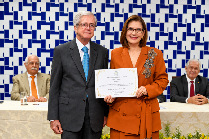 Ministra Maria Elizabeth Rocha, presidente do STM, assume vaga como membra da Academia Brasiliense de Letras