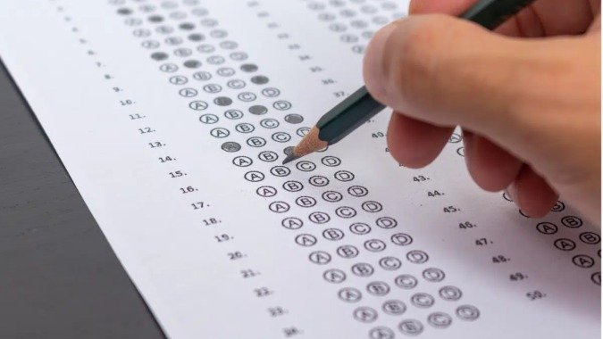 A resolu&ccedil;&atilde;o de quest&otilde;es e simulados &eacute; parte essencial da prepara&ccedil;&atilde;o para os concursos p&uacute;blicos -  (crédito: Reprodu&ccedil;&atilde;o)